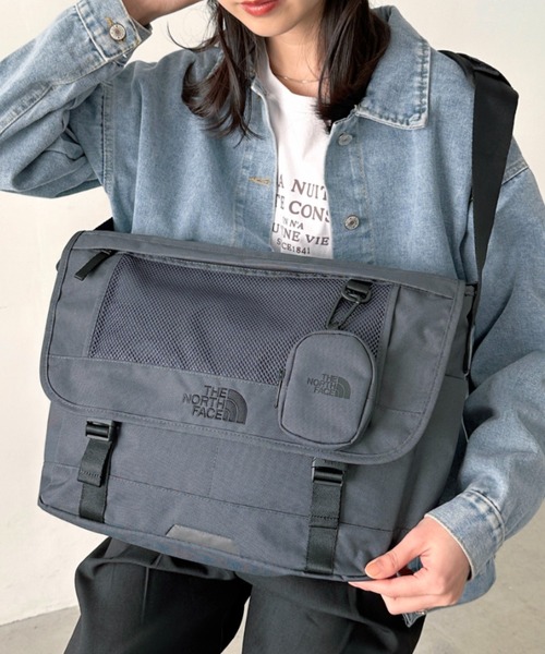 THE NORTH FACE(ザノースフェイス)の「国内未発売 THE NORTH FACE(ザ・ノースフェイス)/カラビナミニポーチ付 A4 対応 収納ポケット多数 ショルダーバッグ/SUPER MESSENGER BAG L(ショルダーバッグ・レディース・ブラック/ホワイト/チャコールグレー・FREE)」の15枚目の写真