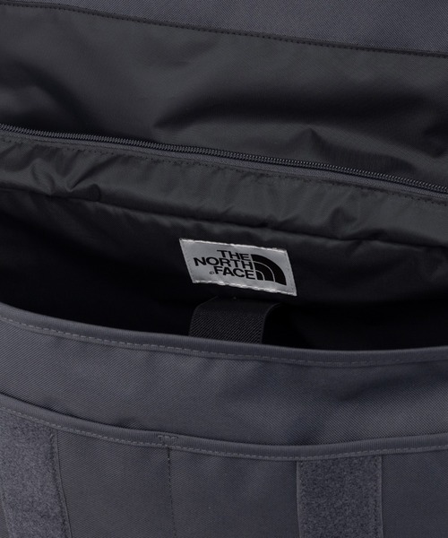 THE NORTH FACE(ザノースフェイス)の「国内未発売 THE NORTH FACE(ザ・ノースフェイス)/カラビナミニポーチ付 A4 対応 収納ポケット多数 ショルダーバッグ/SUPER MESSENGER BAG L(ショルダーバッグ・レディース・ブラック/ホワイト/チャコールグレー・FREE)」の11枚目の写真