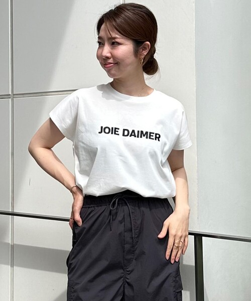 UNFILO（アンフィーロ）の「BEAUTY FORM ロゴ刺繍フレンチスリーブTシャツ（Tシャツ/カットソー・レディース・ホワイト系1/グレー系2/ホワイト系2/ダークブラウン系1/グレー系1/ベージュ系1/ブラック系1/ベージュ系2/ホワイト系3・LARGE/MEDIUM/SMALL）」の4枚目の写真