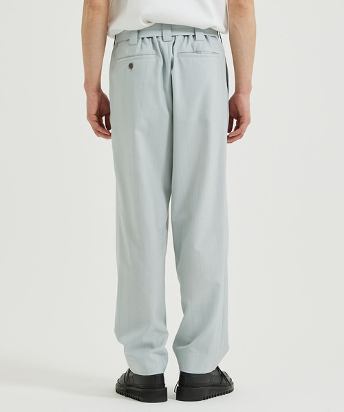 UJOH(ウジョー)の「【UJOH HOMME / ウジョーオム】1 Tuck Belt PNT/1タックベルトパンツ(スラックス・メンズ・ライトグレー/ネイビー・2/3)」の6枚目の写真
