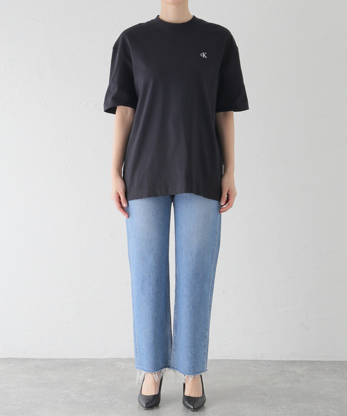 Calvin Klein（カルバン・クライン）の「【Calvin Klein / カルバン クライン】US SS RLXD ARCHIVE TEE（Tシャツ/カットソー・レディース・ホワイト/ブラック・SMALL/MEDIUM）」の16枚目の写真