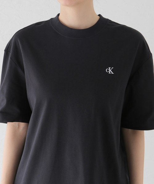 Calvin Klein（カルバン・クライン）の「【Calvin Klein / カルバン クライン】US SS RLXD ARCHIVE TEE（Tシャツ/カットソー・レディース・ホワイト/ブラック・SMALL/MEDIUM）」の12枚目の写真