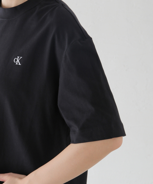 Calvin Klein（カルバン・クライン）の「【Calvin Klein / カルバン クライン】US SS RLXD ARCHIVE TEE（Tシャツ/カットソー・レディース・ホワイト/ブラック・SMALL/MEDIUM）」の10枚目の写真