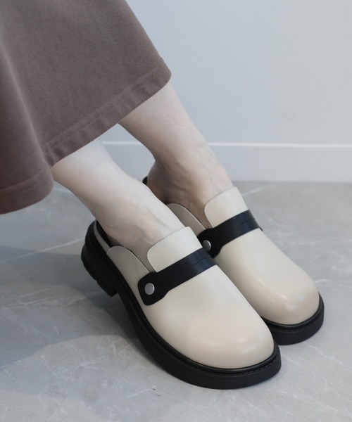 shoes365(シューズスリーシックスファイヴ)の「【shoes365】厚底スリッパ風レザーシューズ(ドレスシューズ・レディース・ブラック/オフホワイト・25.0cm/22.5cm/23.0cm/23.5cm/24.0cm/24.5cm)」の2枚目の写真