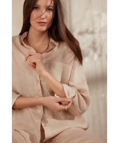 Intimissimi(インティミッシミ)の「リネンファブリック シャツ(シャツ/ブラウス・レディース・サンドベージュ/インディゴブルー/ブラック/ホワイト/スカイブルー/カーキ/ピンクベージュ/モカ・S/M/L)」の4枚目の写真