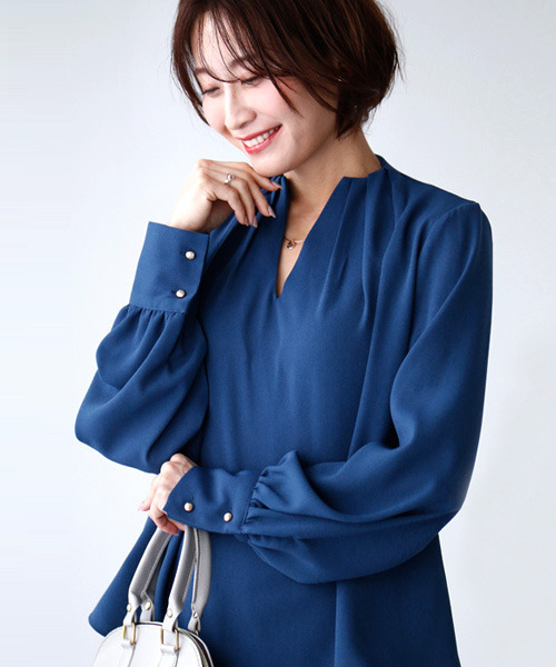 Ehre style(エーレスタイル)の「顔周りスッキリ!デコルテ美人スキッパーブラウス(シャツ/ブラウス・レディース・ホワイト/ブルー・FREE)」の1枚目の写真