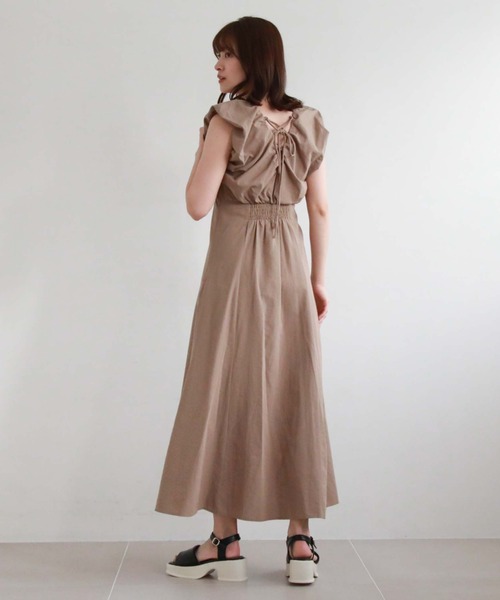 archives（アルシーヴ）の「バックレースアップバルーンノースリワンピース（ワンピース・レディース・アイボリー/ブラック/モカ・MEDIUM）」の15枚目の写真