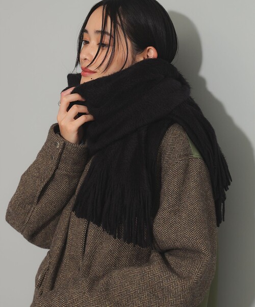 Ray BEAMS（レイビームス）の「無地 カラー ロング マフラー（マフラー・レディース・ブラック/ライトグレー/オフホワイト/ピンク/サックスブルー/ワイン・ONE SIZE）」の8枚目の写真