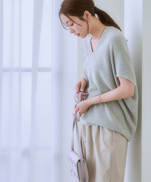 7days Life Styling（セブンデイズライフスタイリング）の「（接触冷感・毛玉になりにくい・ＵＶカット）綿混ドルマンＶネックニット（ニット/セーター・レディース・テラコッタ/シルバーグレー/グレイッシュベージュ/ブラック・S/M/L/LL）」の17枚目の写真