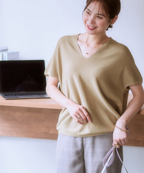 7days Life Styling（セブンデイズライフスタイリング）の「（接触冷感・毛玉になりにくい・ＵＶカット）綿混ドルマンＶネックニット（ニット/セーター・レディース・テラコッタ/シルバーグレー/グレイッシュベージュ/ブラック・S/M/L/LL）」の21枚目の写真
