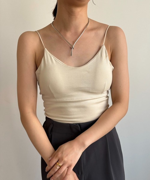Amiur(エミレ)の「back open bra top / バックオープンブラトップ(キャミソール・レディース・ブラウン/ブラック/アイボリー・FREE)」の2枚目の写真