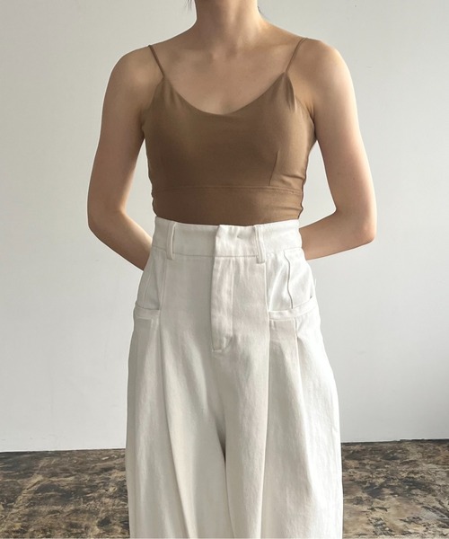 Amiur(エミレ)の「back open bra top / バックオープンブラトップ(キャミソール・レディース・ブラウン/ブラック/アイボリー・FREE)」の10枚目の写真
