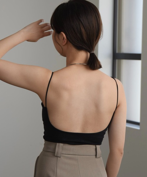 Amiur(エミレ)の「back open bra top / バックオープンブラトップ(キャミソール・レディース・ブラウン/ブラック/アイボリー・FREE)」の8枚目の写真