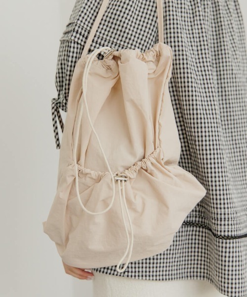 flower(フラワー)の「ギャザーバックパック(バックパック/リュック・レディース・アイボリー・FREE)」の2枚目の写真