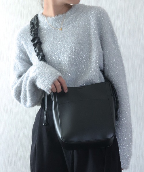 florist(フローリスト)の「【2way】韓国ファッション軽いレザーショルダーバッグラッフルギャザーリボン / 500mlボトル収納OK(ショルダーバッグ・レディース・チャコールグレー/シルバー/アイボリー/グレイッシュベージュ/ブラック/シャンパン・M size)」の17枚目の写真