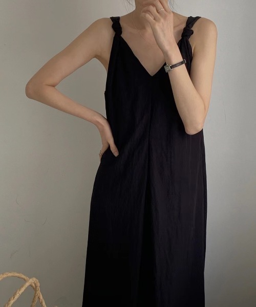 ECLIN（エクラン）の「肩紐結びデザインタックVネックキャミワンピース（ワンピース・レディース・アイボリー/ブラック・M/L/XL）」の17枚目の写真