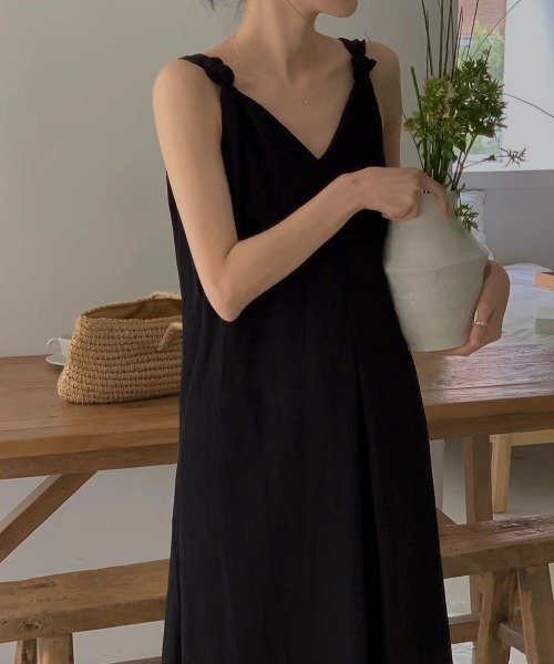 ECLIN（エクラン）の「肩紐結びデザインタックVネックキャミワンピース（ワンピース・レディース・アイボリー/ブラック・M/L/XL）」の15枚目の写真