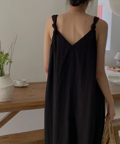 ECLIN（エクラン）の「肩紐結びデザインタックVネックキャミワンピース（ワンピース・レディース・アイボリー/ブラック・M/L/XL）」の14枚目の写真