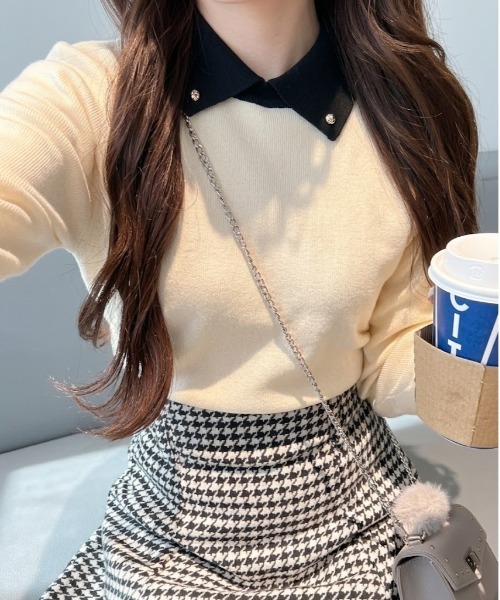 Ada.(エイダ)の「シンプルなのに上品格上げ◎ 異素材使い 配色 カフス ニット(ニット/セーター・レディース・ネイビー/ブラック/アイボリー・S/M)」の2枚目の写真