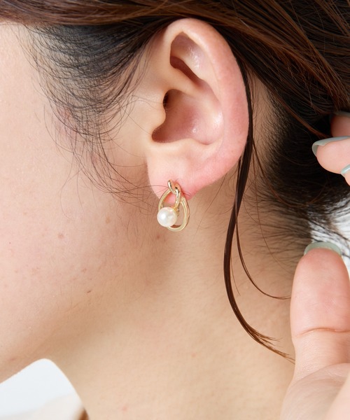 PAPILLONNER（パピヨネ）の「ノットパールピアス（ピアス（両耳用）・レディース・シルバー/ゴールド・FREE）」の5枚目の写真