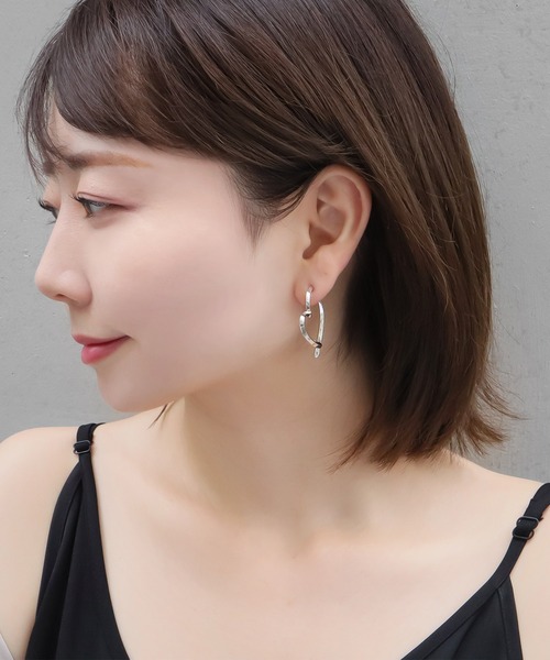 blackdia ocean(ブラックダイヤオーシャン)の「blackdia ocean ハートストロークピアス(ピアス(両耳用)・レディース・ゴールド/シルバー・FREE)」の3枚目の写真