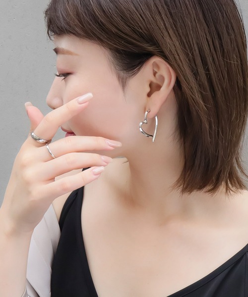 blackdia ocean(ブラックダイヤオーシャン)の「blackdia ocean ハートストロークピアス(ピアス(両耳用)・レディース・ゴールド/シルバー・FREE)」の5枚目の写真