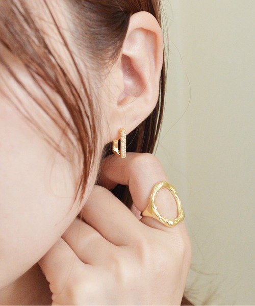styiro(スタイロ)の「ニッケルフリー ラインストーンメタルフープピアス(ピアス(両耳用)・レディース・シルバー/シルバー系2/ゴールド系2/ゴールド・FREE)」の4枚目の写真