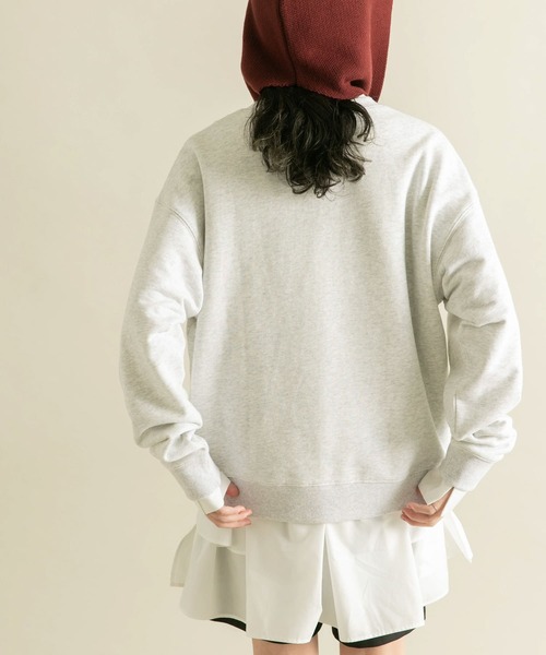 KBF（ケイビーエフ）の「カレッジロゴスウェット（スウェット・レディース・グレー/レッド/ブラウン・ONE）」の10枚目の写真