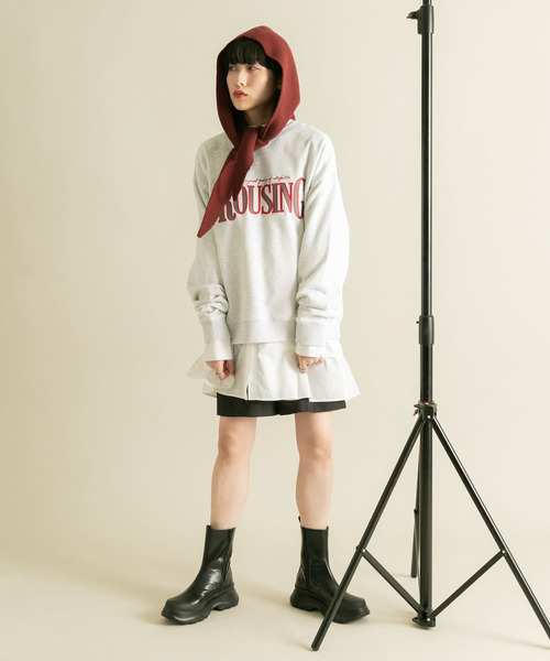 KBF（ケイビーエフ）の「カレッジロゴスウェット（スウェット・レディース・グレー/レッド/ブラウン・ONE）」の11枚目の写真