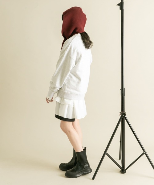 KBF（ケイビーエフ）の「カレッジロゴスウェット（スウェット・レディース・グレー/レッド/ブラウン・ONE）」の12枚目の写真