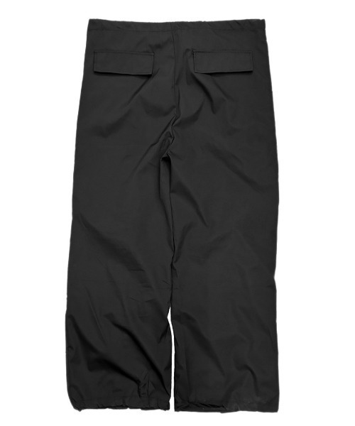 Chikashitsu +（チカシツプラス）の「ストリートファッション Chikashitsu + OaKS チカシツプラスオークス tuck design nylon wide pants タックデザインナイロンワイドパンツ ナイロンパンツ ワイドパンツ ナイロンカーゴパンツ トラックパンツ スポーツミックス 韓国ファッション 韓国 ストリート（カーゴパンツ・レディース・グレー/ブラック・ONE SIZE）」の14枚目の写真