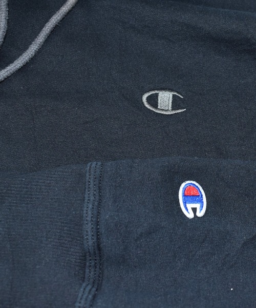 Champion(チャンピオン)の「【ヴィンテージ古着】Champion 目つき ロゴ刺繍 切り返し スウェットパーカー(パーカー・メンズ・ブラック・MEDIUM)」の3枚目の写真