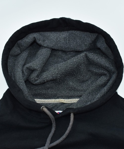 Champion(チャンピオン)の「【ヴィンテージ古着】Champion 目つき ロゴ刺繍 切り返し スウェットパーカー(パーカー・メンズ・ブラック・MEDIUM)」の4枚目の写真
