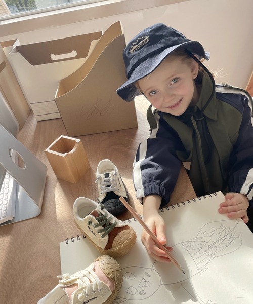 TOPSTAR（トップスター）の「KIDS TOPSTAR コンビカラーゴム紐U型マジックテープスニーカー（スニーカー・キッズ・ブラック/ブラウン/ピンク・23inch/25inch/26inch/27inch/28inch/29inch）」の4枚目の写真