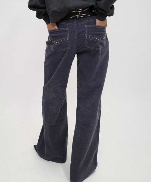 WHO'S WHO gallery（フーズフーギャラリー）の「コーデュロイフレアパンツ（その他パンツ・レディース・グレー/ブラック系その他/ブラック/ブラウン系その他/グレー系その他/ブラウン・SMALL/MEDIUM）」の5枚目の写真