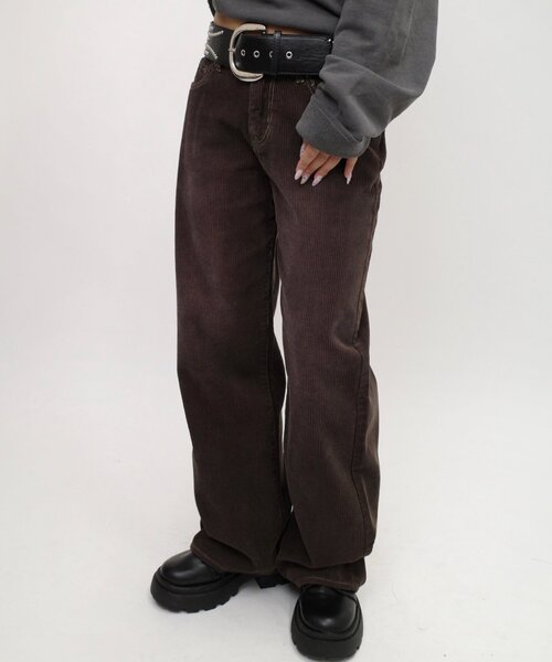 WHO'S WHO gallery（フーズフーギャラリー）の「コーデュロイフレアパンツ（その他パンツ・レディース・グレー/ブラック系その他/ブラック/ブラウン系その他/グレー系その他/ブラウン・SMALL/MEDIUM）」の2枚目の写真