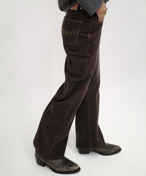 WHO'S WHO gallery（フーズフーギャラリー）の「コーデュロイフレアパンツ（その他パンツ・レディース・グレー/ブラック系その他/ブラック/ブラウン系その他/グレー系その他/ブラウン・SMALL/MEDIUM）」の6枚目の写真