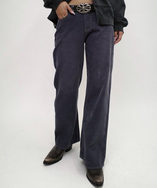 WHO'S WHO gallery（フーズフーギャラリー）の「コーデュロイフレアパンツ（その他パンツ・レディース・グレー/ブラック系その他/ブラック/ブラウン系その他/グレー系その他/ブラウン・SMALL/MEDIUM）」の4枚目の写真