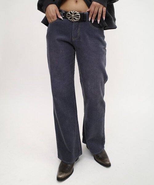 WHO'S WHO gallery（フーズフーギャラリー）の「コーデュロイフレアパンツ（その他パンツ・レディース・グレー/ブラック系その他/ブラック/ブラウン系その他/グレー系その他/ブラウン・SMALL/MEDIUM）」の13枚目の写真