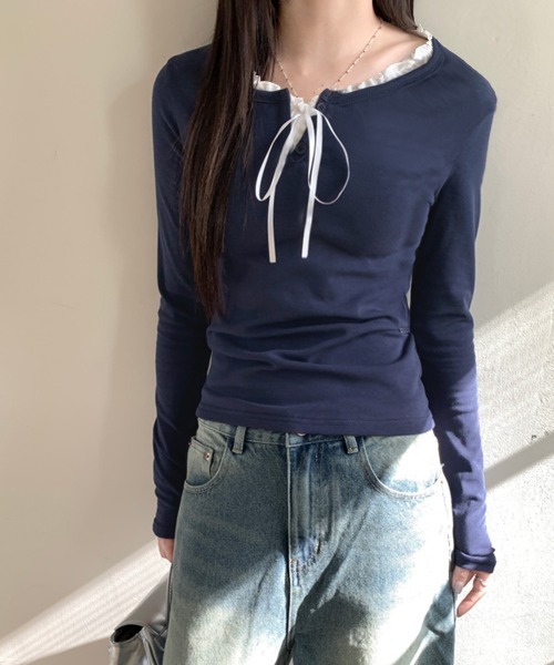Kuroba(クロバ)の「レイヤード風フリルリボン使いトップス(Tシャツ/カットソー・レディース・ブラック/ネイビー/ホワイト・S/M/L)」の3枚目の写真