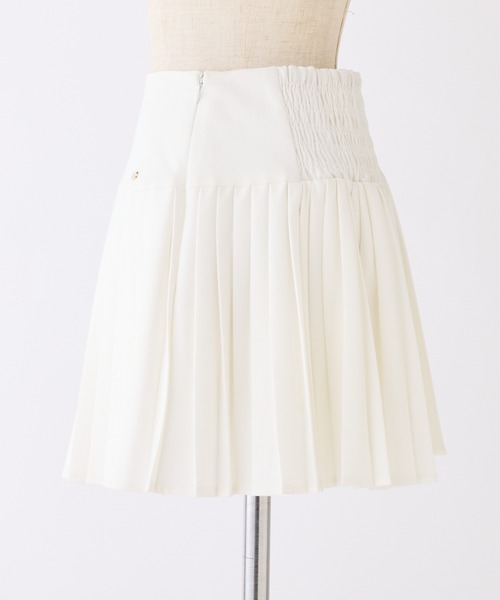 one after another NICE CLAUP（ワンアフターアナザーナイスクラップ）の「プレート付きプリーツミニスカート（スカート・レディース・チャコールグレー/オフホワイト/ベージュ/ネイビー・MEDIUM/SMALL）」の6枚目の写真