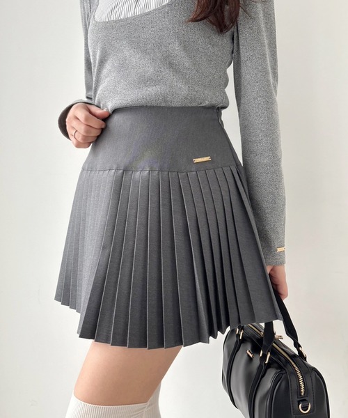 one after another NICE CLAUP（ワンアフターアナザーナイスクラップ）の「プレート付きプリーツミニスカート（スカート・レディース・チャコールグレー/オフホワイト/ベージュ/ネイビー・MEDIUM/SMALL）」の16枚目の写真
