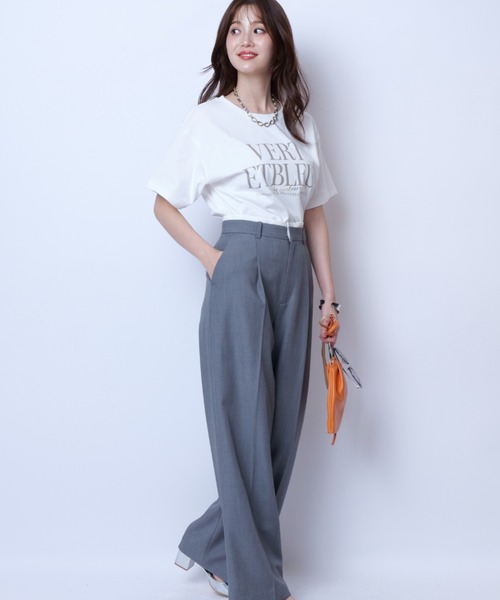 JUSGLITTY(ジャスグリッティー)の「クロップドロゴTシャツ(Tシャツ/カットソー・レディース・ネイビー/モカ/ホワイト/チャコールグレー/ホワイト系その他・2)」の17枚目の写真