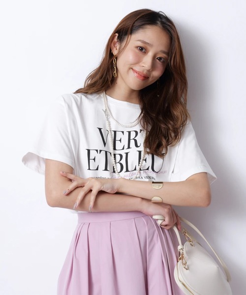 JUSGLITTY - 衿ビジュー調Ｔシャツ白 クロップドロゴTシャツ（Tシャツ/カットソー）｜JUSGLITTY