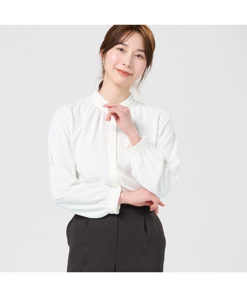TOKYO SHIRTS(トウキョウシャツ)の「パウダーサテン シャツカラーレディース長袖ブラウス(シャツ/ブラウス・レディース・ベージュ/オフホワイト・LL/L/M)」の2枚目の写真
