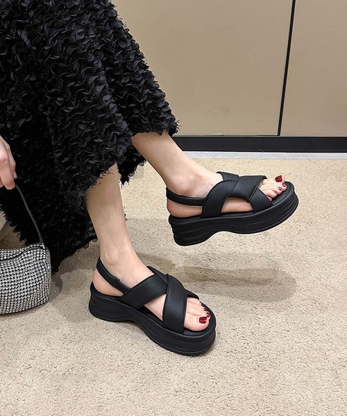 shoes365(シューズスリーシックスファイヴ)の「【shoes 365】厚底クロスストラップサンダル (SS)(サンダル・レディース・オフホワイト/ブラック・25.0cm/24.5cm/24.0cm/23.5cm/23.0cm/22.5cm)」の2枚目の写真