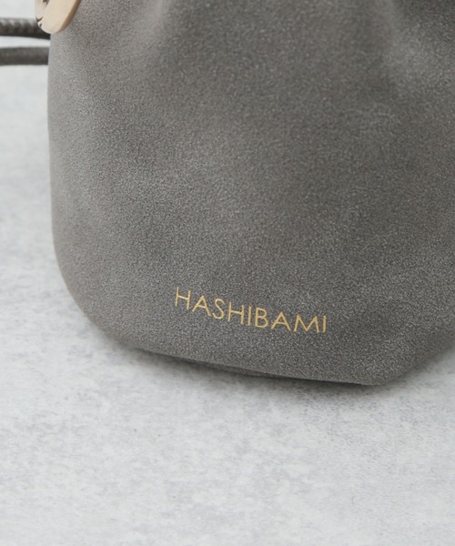 HASHIBAMI(ハシバミ)の「HASHIBAMI/スエード ボンサックチャーム(ポーチ・レディース・グレー/ブラウン・FREE)」の11枚目の写真