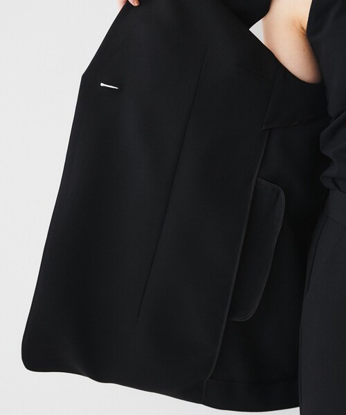 UNTITLED（アンタイトル）の「【接触冷感/UV/セットアップ可能】ライトウェイト テーラードジレ（ベスト・レディース・チャコールグレー/ブラック/ベージュ・00/02/04/44/48）」の12枚目の写真