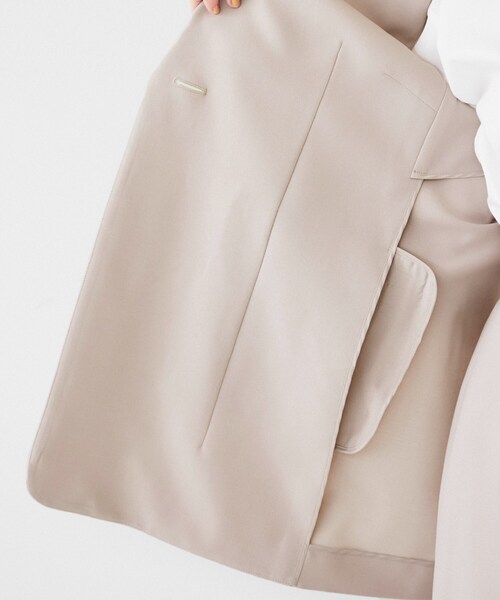 UNTITLED（アンタイトル）の「【接触冷感/UV/セットアップ可能】ライトウェイト テーラードジレ（ベスト・レディース・チャコールグレー/ブラック/ベージュ・00/02/04/44/48）」の16枚目の写真