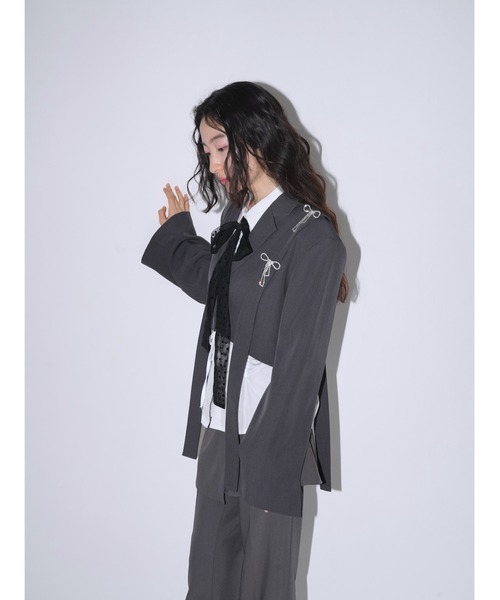 Uenui（ウニュイ）の「リボンチャーム 取り外し可能 ショートジャケット（テーラードジャケット・レディース・ブラック/グレー・FREE）」の19枚目の写真